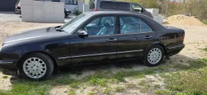Mercedes-Benz E W210 2002