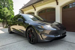 Tesla Model 3 Langstreckenbatterie Allradantrieb Dual Motor Performance 2024
