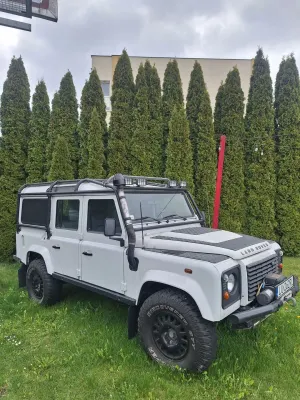 Land Rover Defender 2011