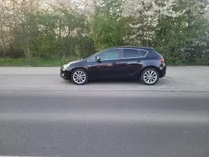 Opel Astra J 1.6 Turbo Edition 2011