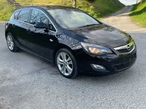 Opel Astra J 1.4 Turbo Edition Sport 2011