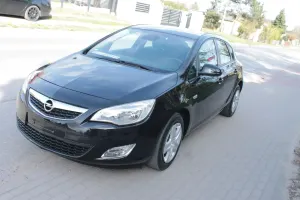 Opel Astra J 1.6 Design Edition 2010