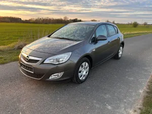 Opel Astra J 1.6 Design Edition 2010