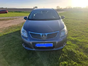 Toyota Avensis III 1.8 Sol 2010