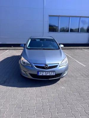 Opel Astra J 1.7 CDTI DPF Cosmo 2011
