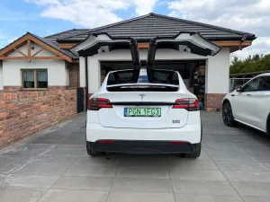 Tesla Model X 2022