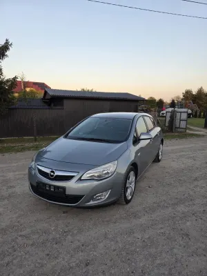 Opel Astra J 1.4 ecoFLEX Cosmo 2011