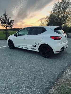 Renault Clio IV TCe 200 EDC Sport R.S 2015