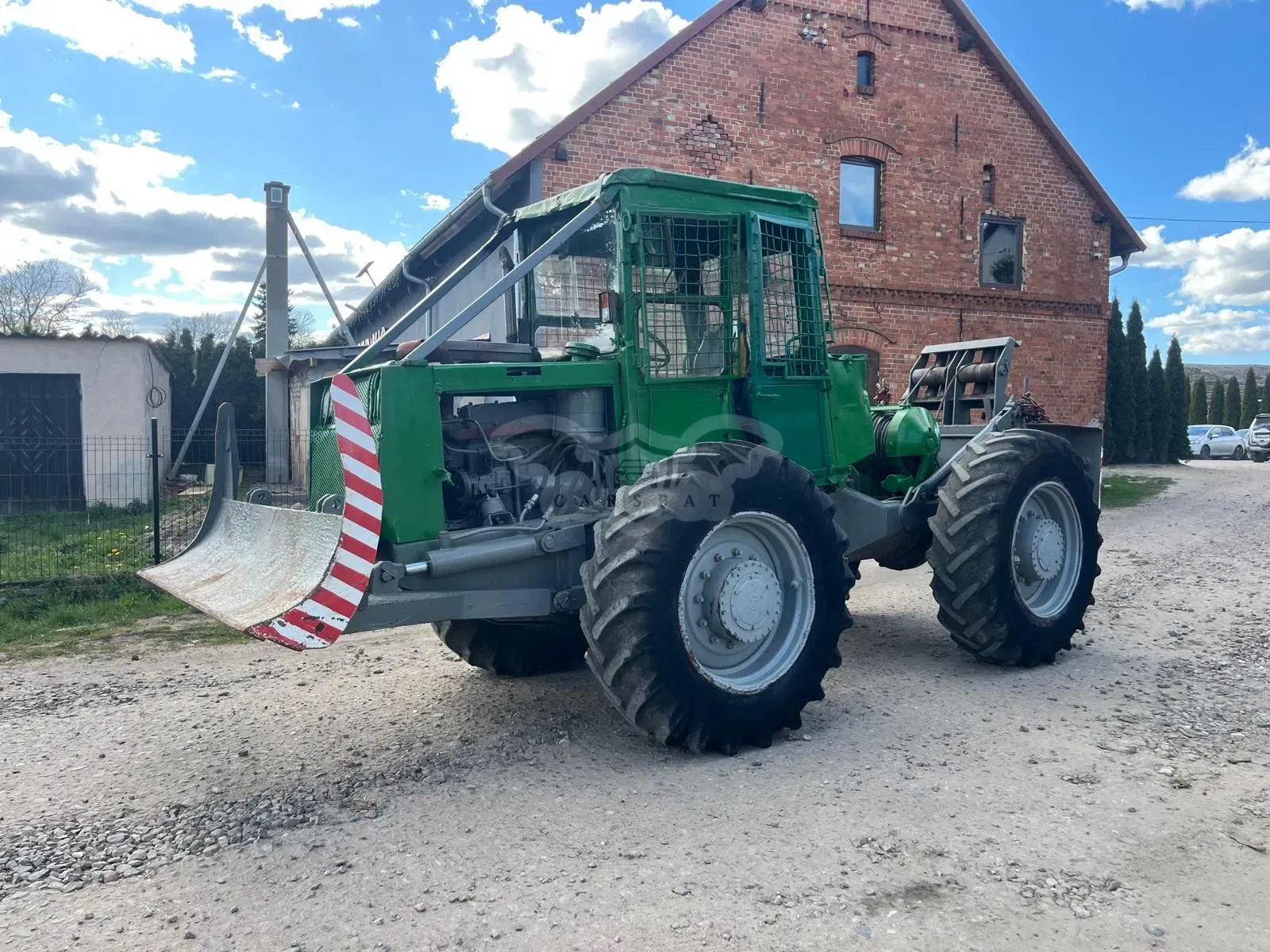 Sprzedam ciągnik leśny lkt 81 1985