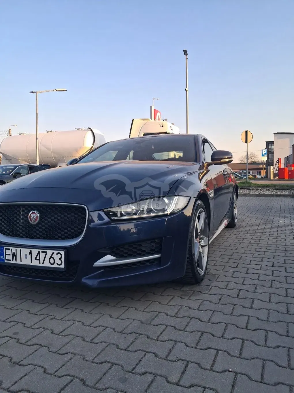 Jaguar XE 2.0 T R-Sport 2016