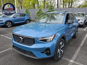 Volvo XC40 B5 AWD Ultimate Dark 2025