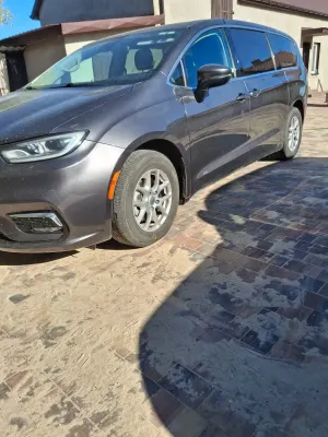 Chrysler Pacifica 2023