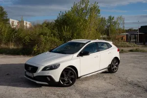 Volvo V40 II D4 Geartronic Momentum 2014