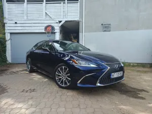 Lexus ES 300h Business Edition + 2021