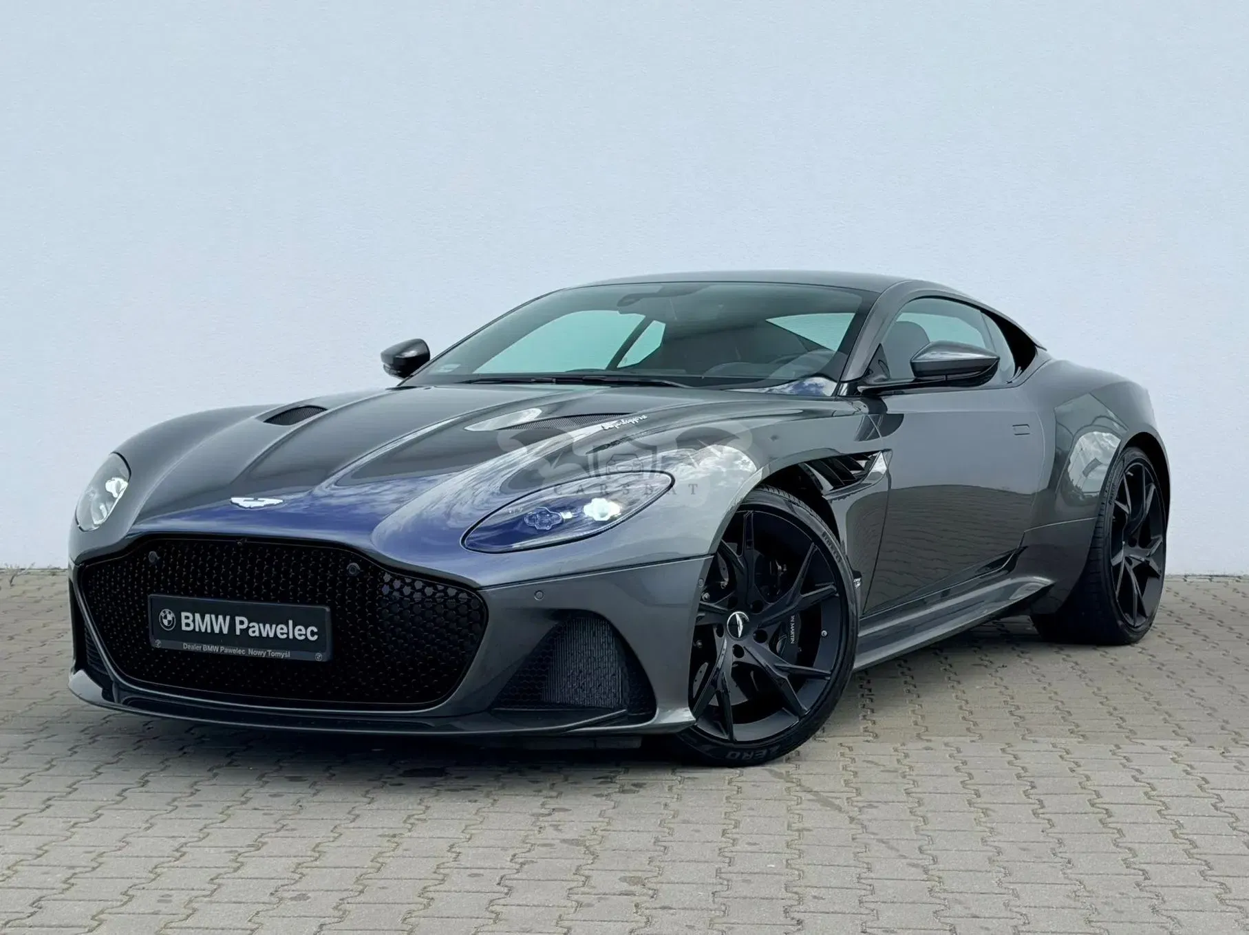 Aston Martin DBS 2019