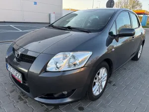 Toyota Auris I 2.0 D-4D Luna 2009