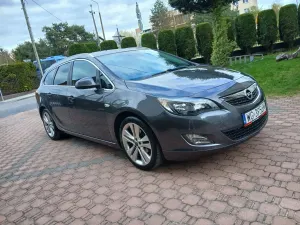 Opel Astra J 2011