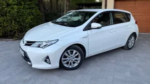 Toyota Auris II 1.8 HSD Prestige 2013