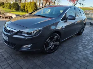 Opel Astra J 1.4 Turbo Sport 2011