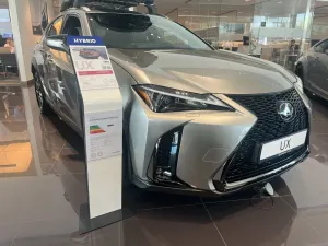Lexus UX 2025