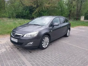 Opel Astra J 2011