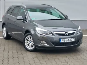 Opel Astra J 1.4 Turbo Sport 2011