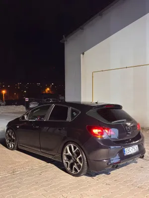 Opel Astra J 1.6 T Sport 2009
