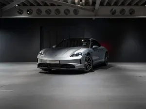 Porsche Taycan 4 2025