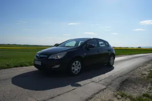Opel Astra J 1.4 T Enjoy 2012