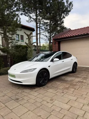 Tesla Model 3 2024