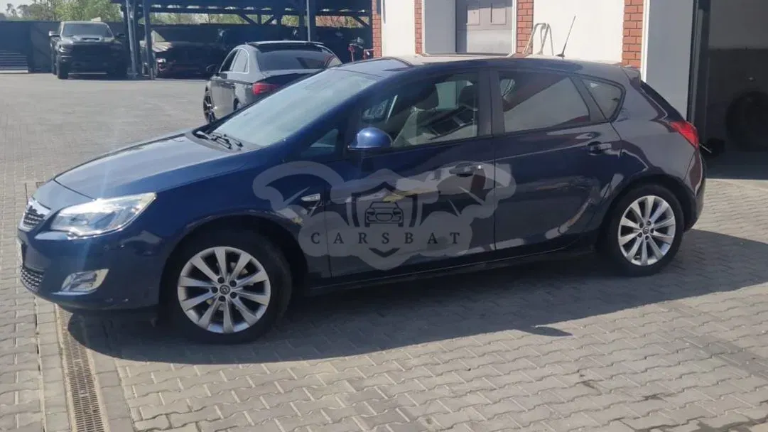 Opel Astra J 1.4 T Active 2011