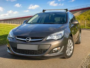 Opel Astra J 1.4 T Sport 2012