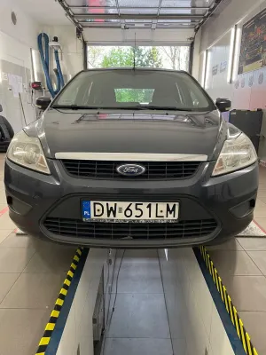 Ford Focus Mk2 ver-1-6-ambiente 2010