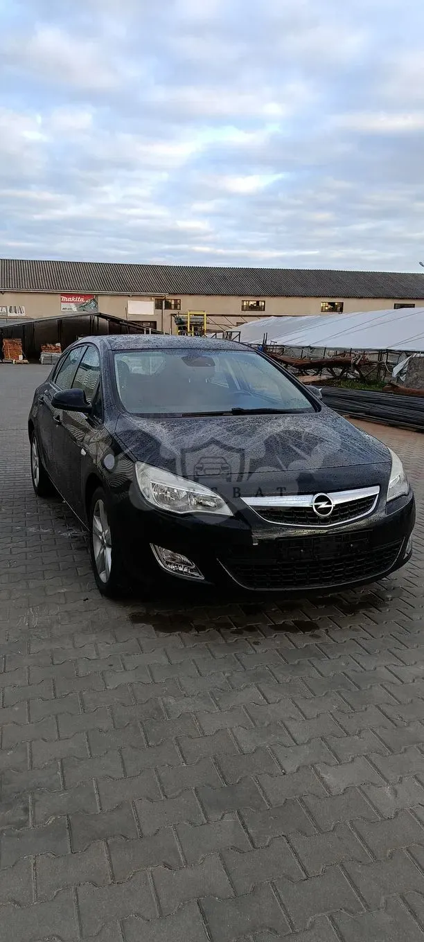Opel Astra J 2011