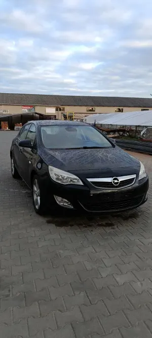 Opel Astra J 2011