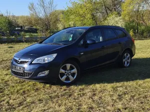 Opel Astra J 1.7 CDTI DPF 150 Jahre 2011
