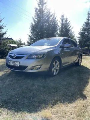 Opel Astra J 1.4 T Edition 150 2010
