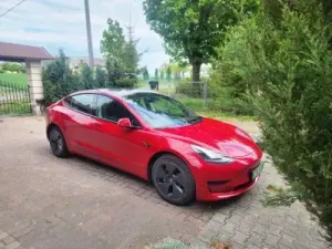 Tesla Model 3 Standard Reichweite Plus Hinterradantrieb 2021