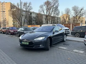 Tesla Model S 85 D 2015