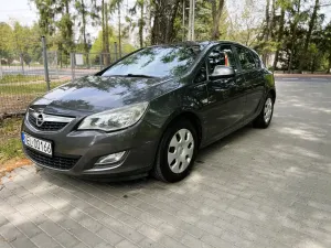 Opel Astra J 2011