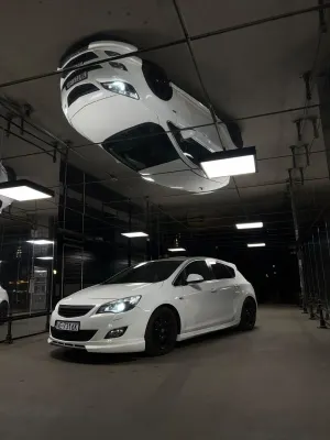 Opel Astra J 1.6 Turbo 2011