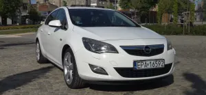 Opel Astra J 2.0 CDTI Sport 2011