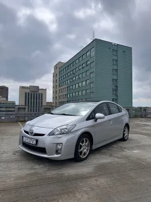 Toyota Prius III (Hybrid) Executive 2012