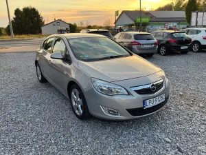Opel Astra J 1.6 Design Edition 2010