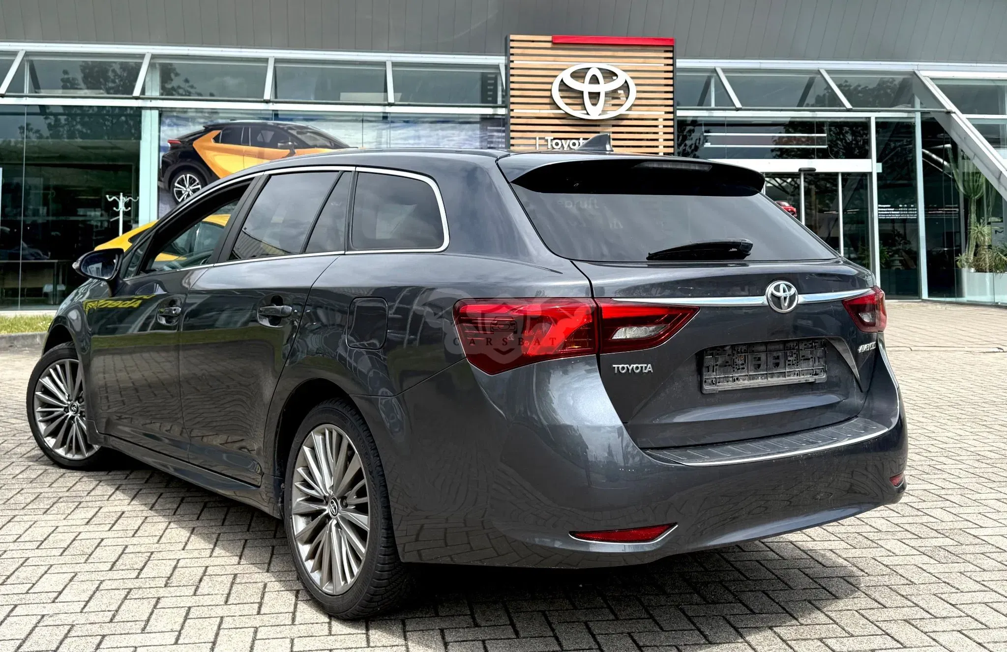 Toyota Avensis III Touring Sports 1.8 Executive 2016
