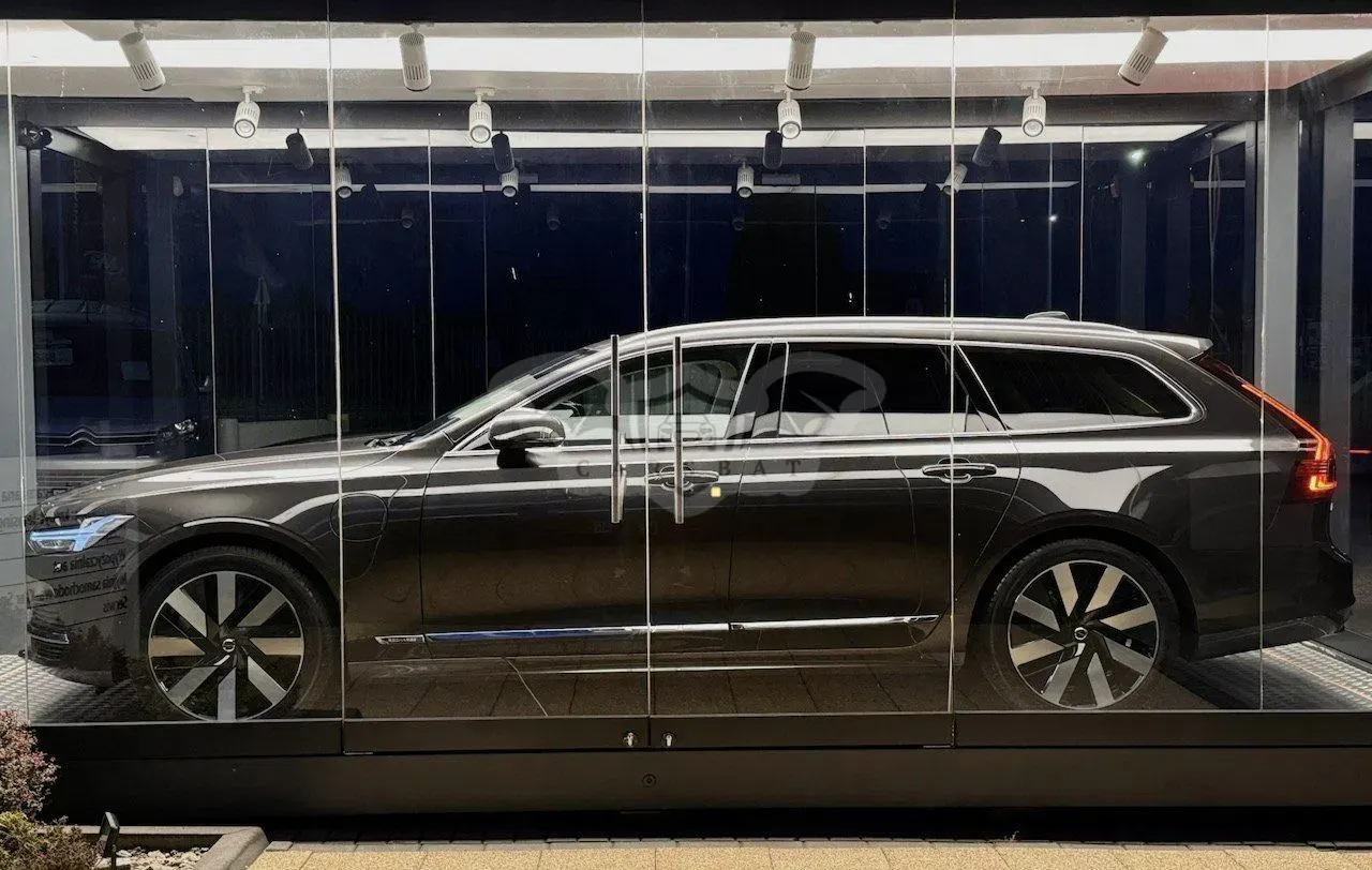 Volvo V90 2023