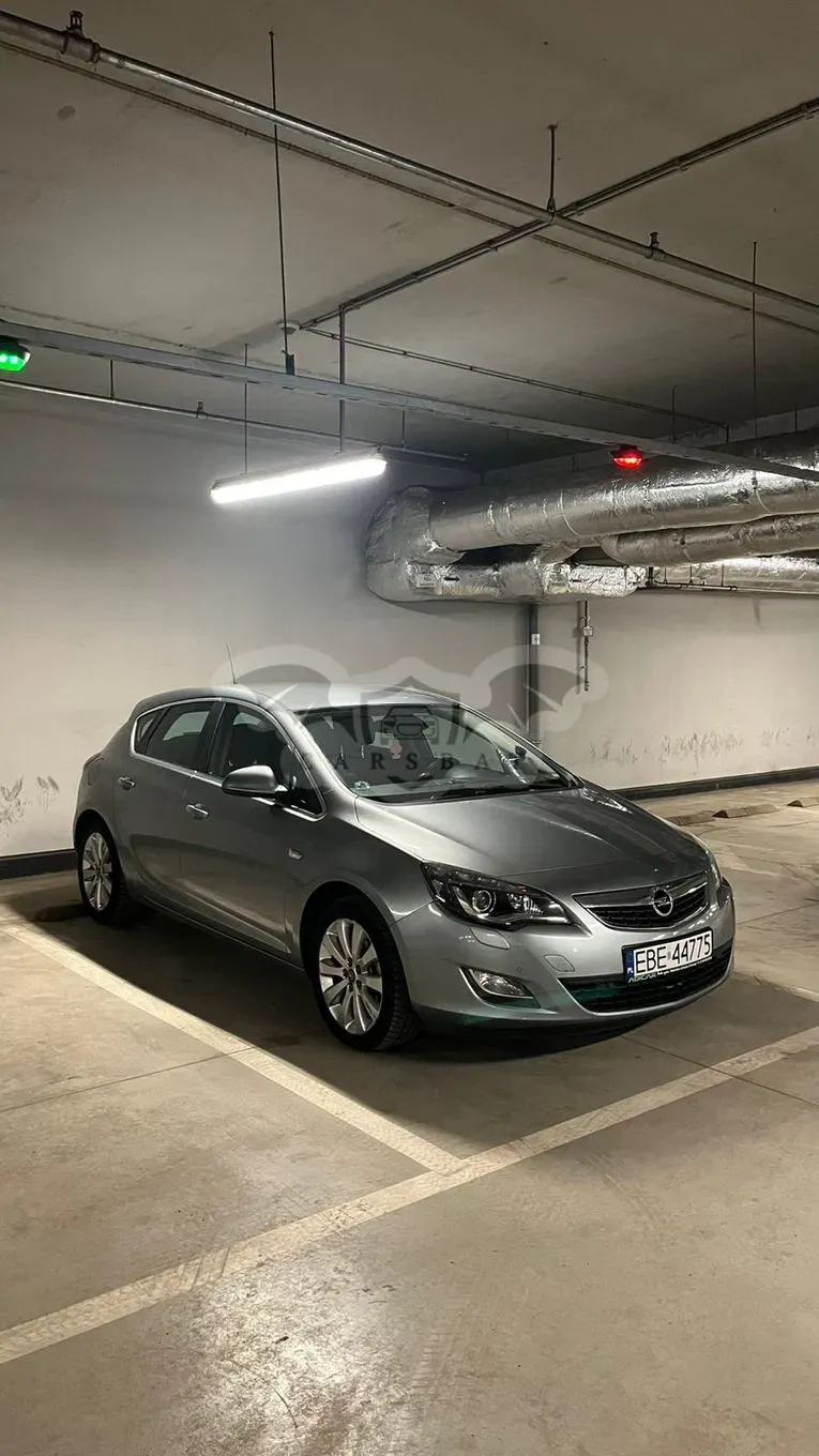 Opel Astra J 1.4 T Executive 2011