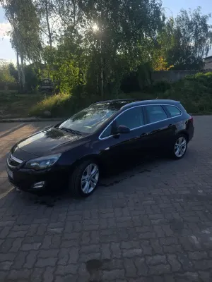 Opel Astra J 1.7 CDTI Cosmo 2011