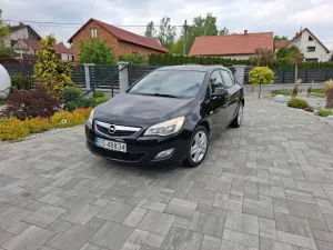 Opel Astra J 1.4 Turbo Cosmo 2011