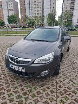 Opel Astra J 2011